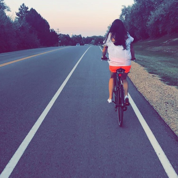 Welcome to my closet! 🎉 - Picture 3 of 6